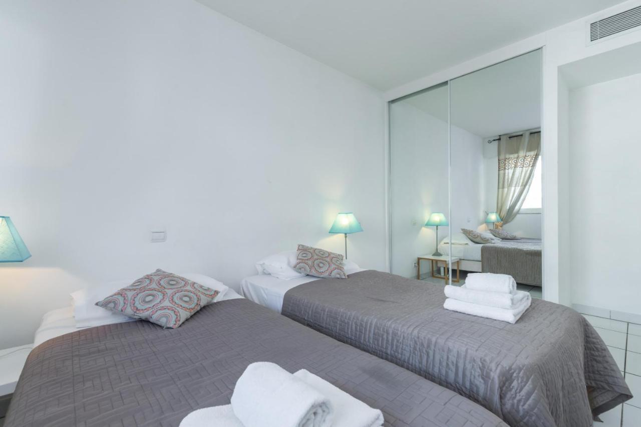 Bright Two Bedroomed Apartment On The Beach In Cannes With Huge Terrace With Fabulous Sea Views - 2001 Εξωτερικό φωτογραφία